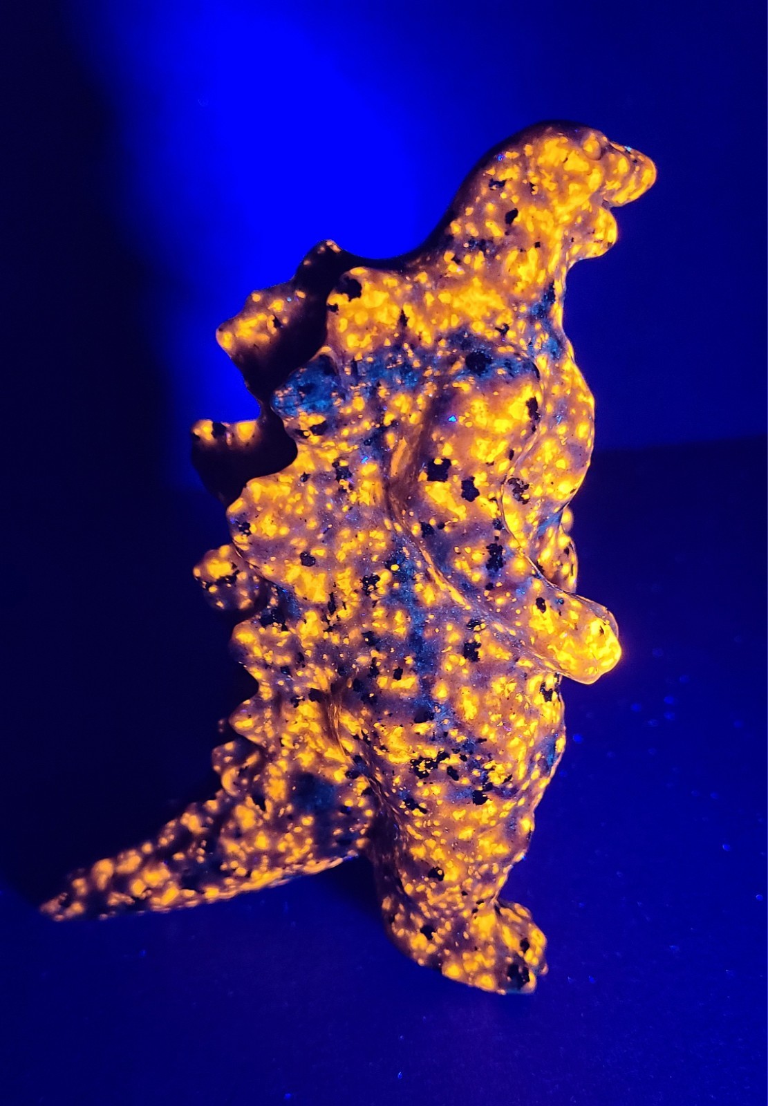 4.6″ 364g Awesome UV Reactive Yooperlite Godzilla Crystal Stone Carving Statue