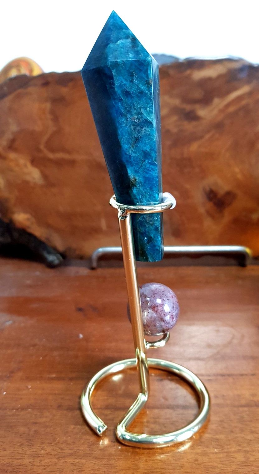 NEON BLUE APATITE SCEPTRE 93 X 29 X 13 MM + CORDIERITE (IOLITE) SPHERE 24 MM