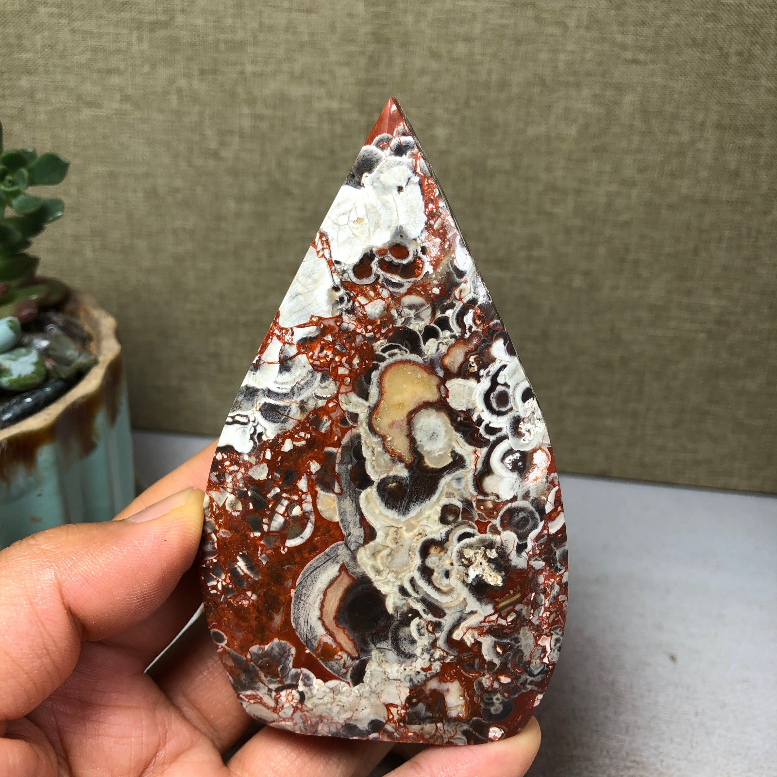 Natural l Indonesian Bloodstone agate point leaf Crystal specimens 173g A4931