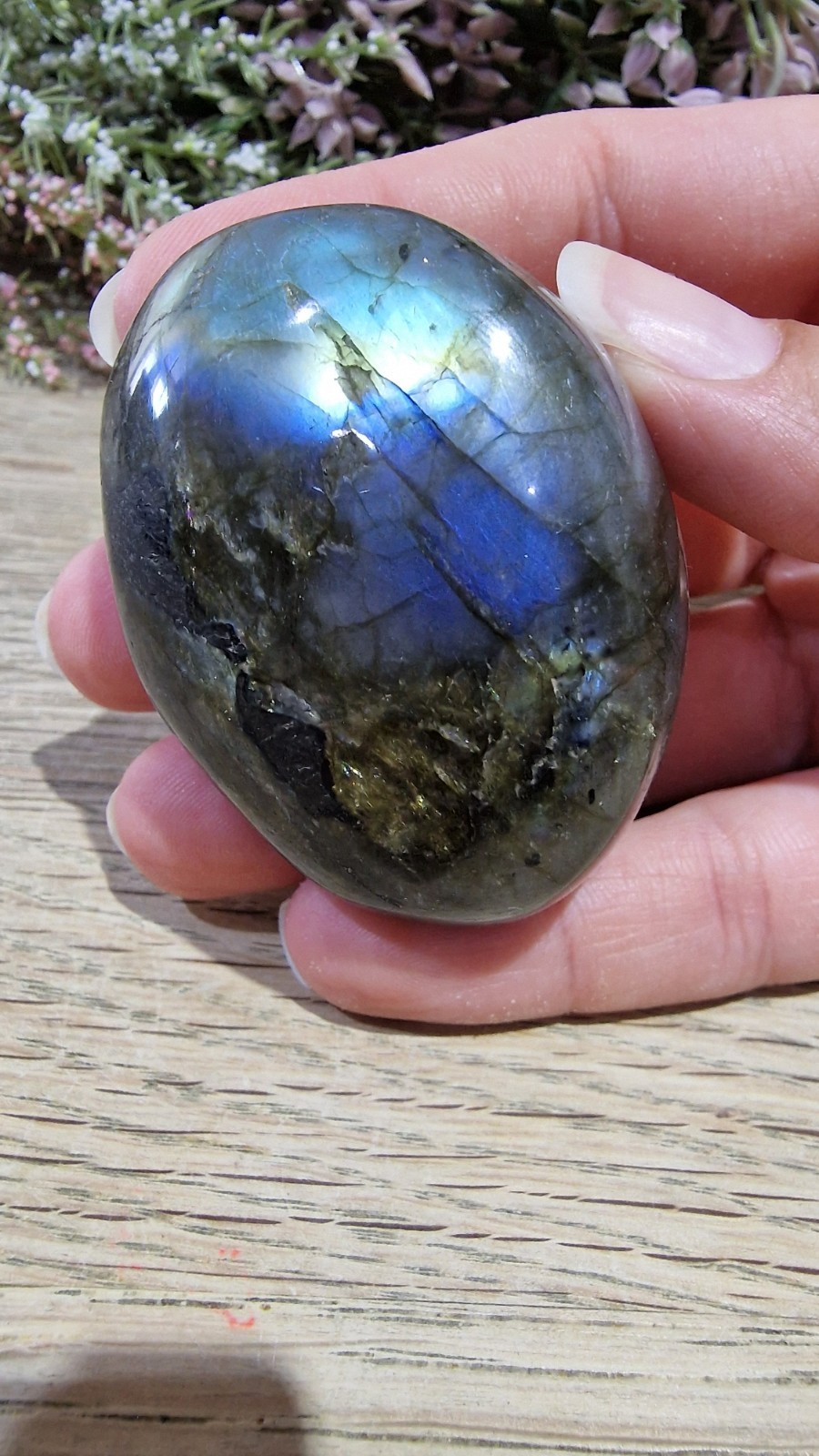 Labradorite Crystal Palmstone Multicoloured Flash 99g