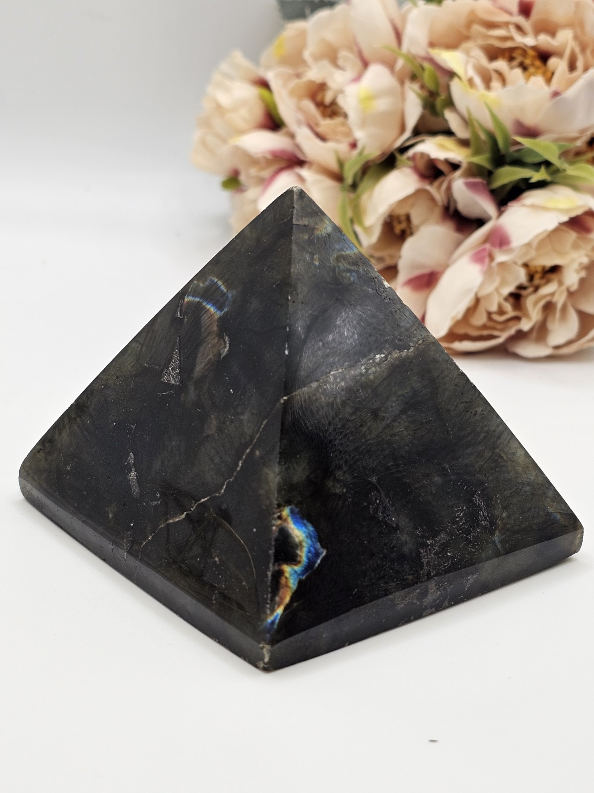 ✨️SALE✨️ labradorite crystal Pyramid Blue Flash Lab 7.8cm Base, 7.5cm Tall 452g
