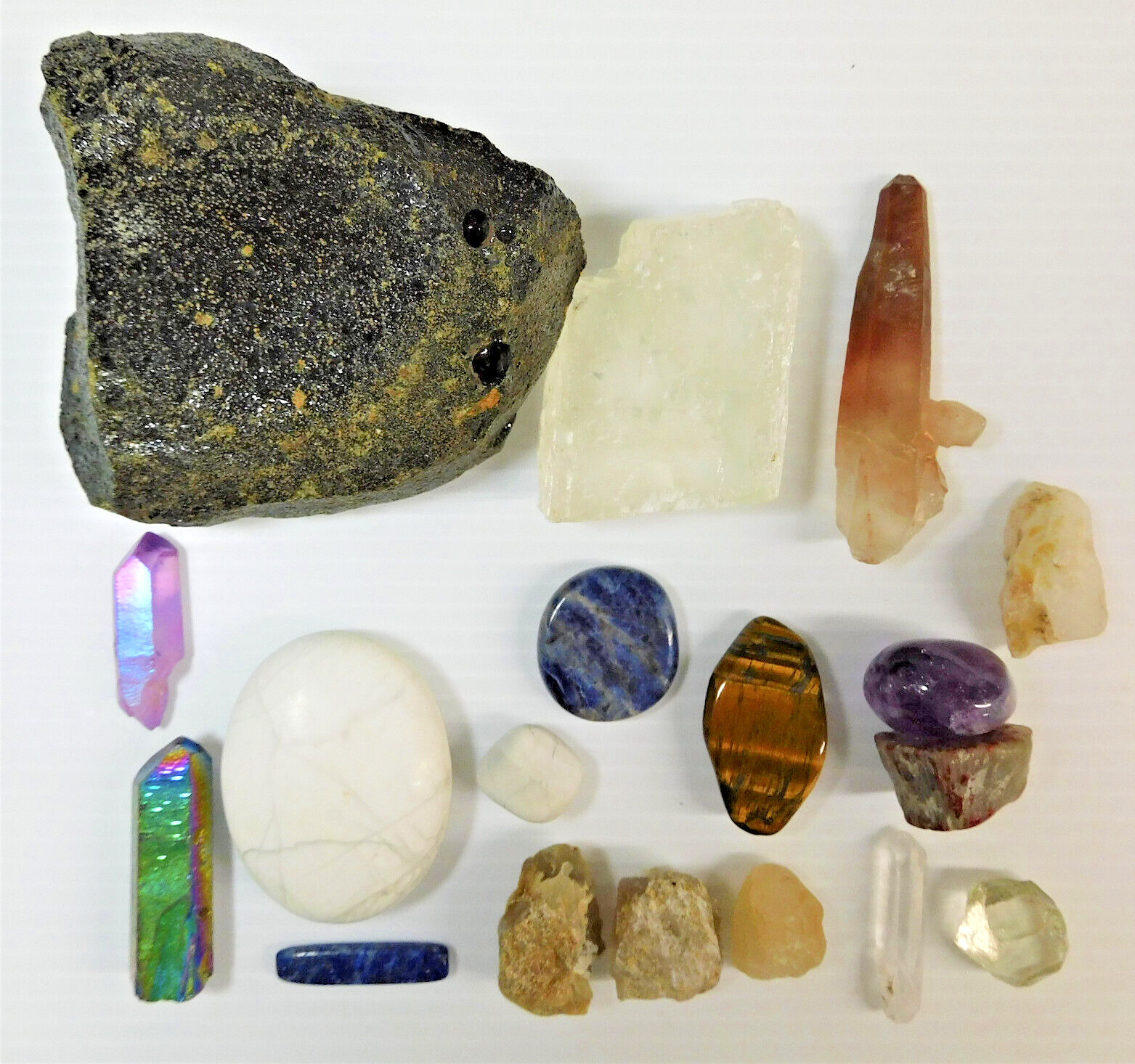 Slag, Howlite, Calcite, Aura quartz, Super 7 & More 378.7 g. Lot of 17 Stones