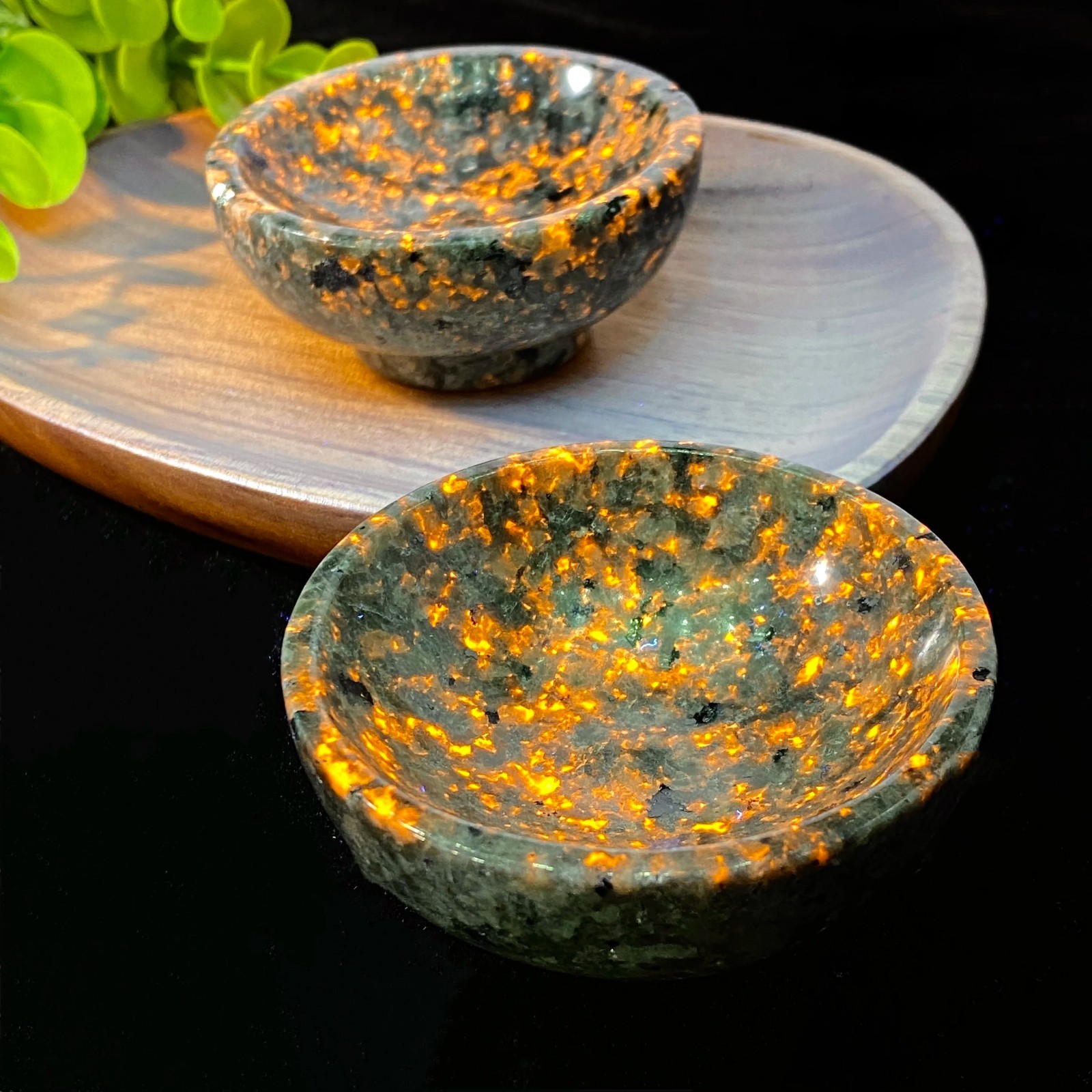 Yooperlite Crystal Bowl UV Reactive Flame Stone Crystal Healing Gift& Home Decor
