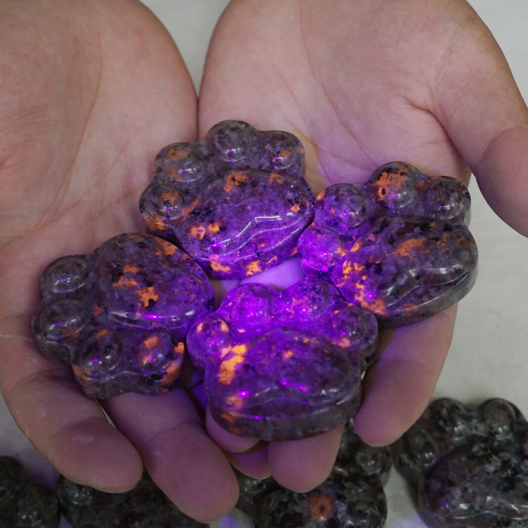 10Pcs Yooperlite Fire Stone Crystal Cat Claw Flashing Flame Under Ultraviolet