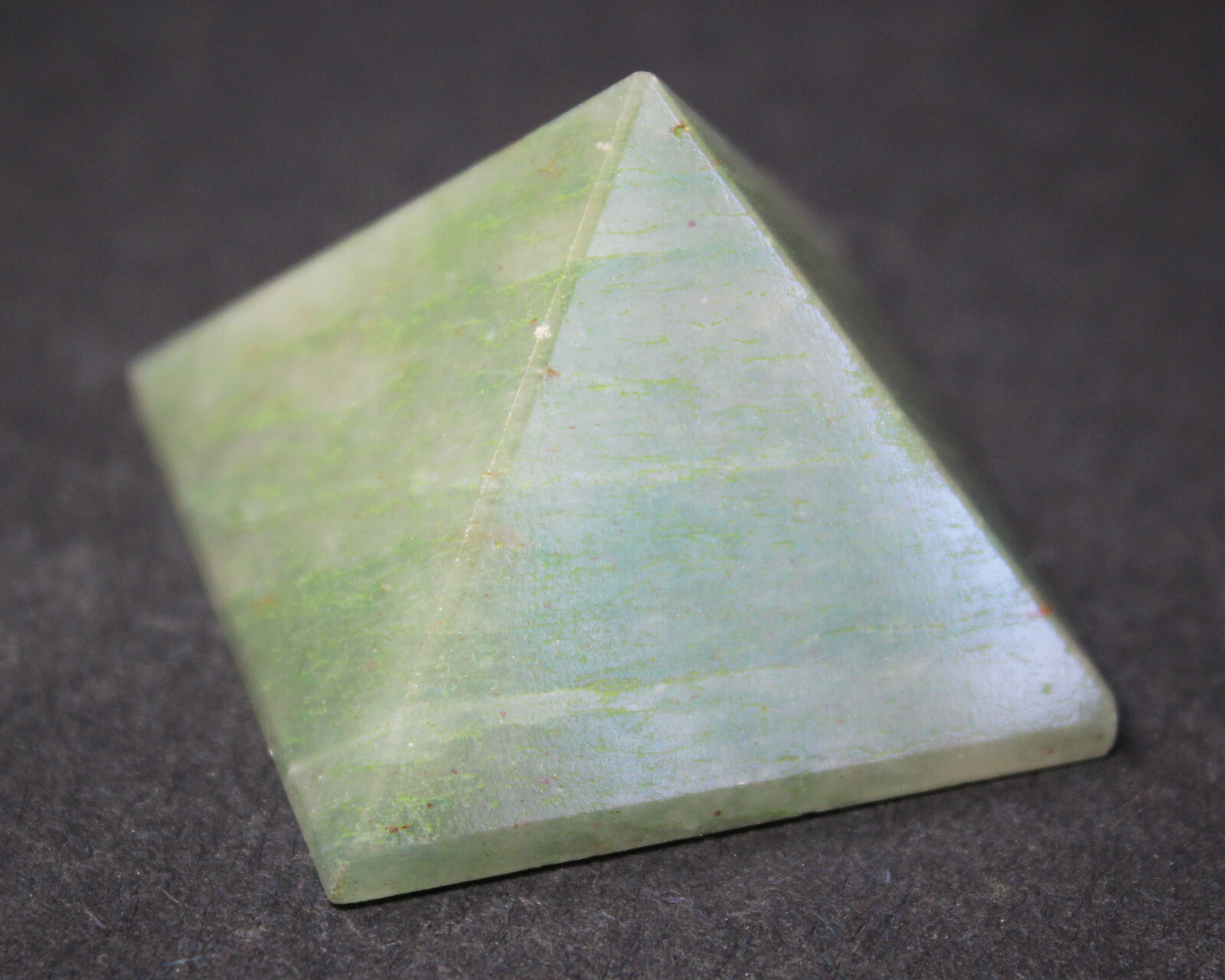 Green Aventurine Crystal Pyramid (Medium 1 – 1.25″) Reiki Healing Quartz Pyramid