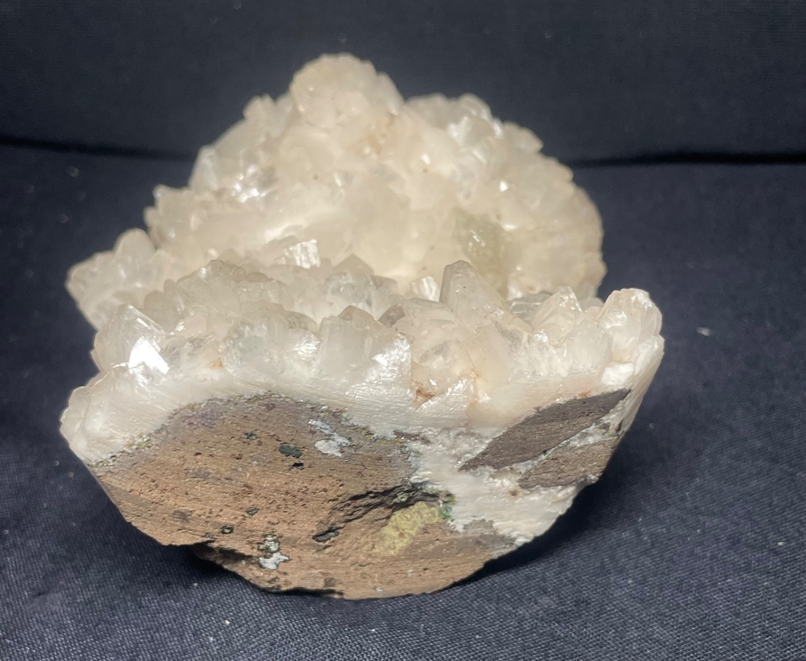 Natural calcite in exllent condition crystal stone 387 gr 10x9x4.5 cm video