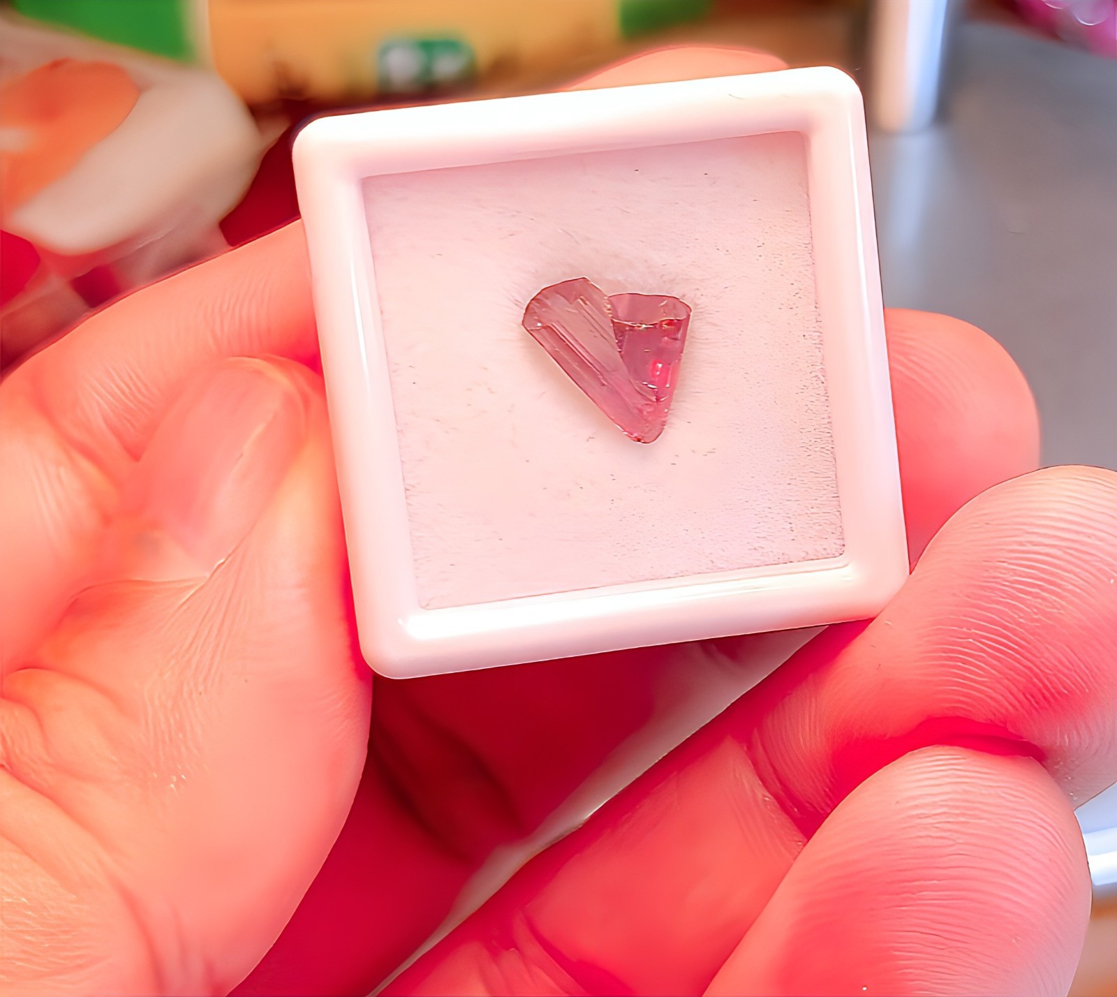 GEMY RARE RED,V SHAPE TWINNED NATURAL TERMINATION, COLOR CHANGE DIASPORE CRYSTAL
