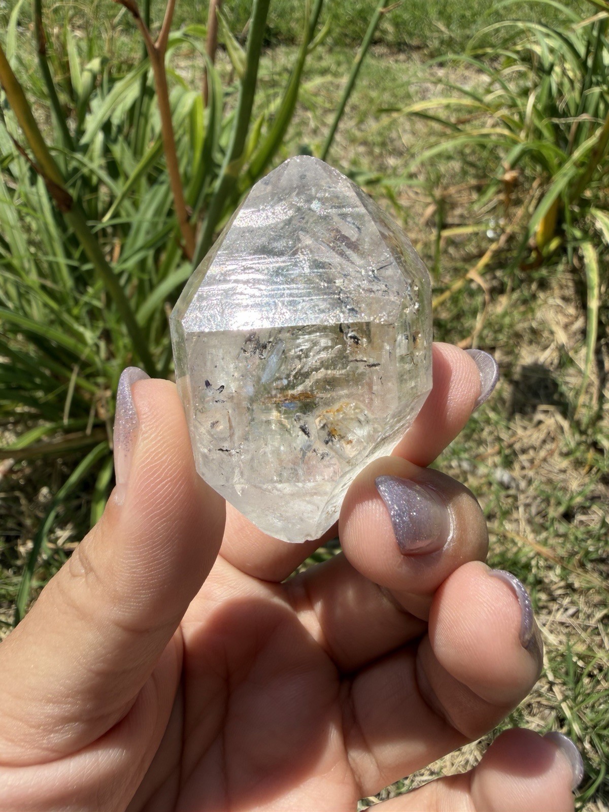 Natural Enhydro Quartz w/ Moving Bubble &/or Carbon/Black Inclusions,A488