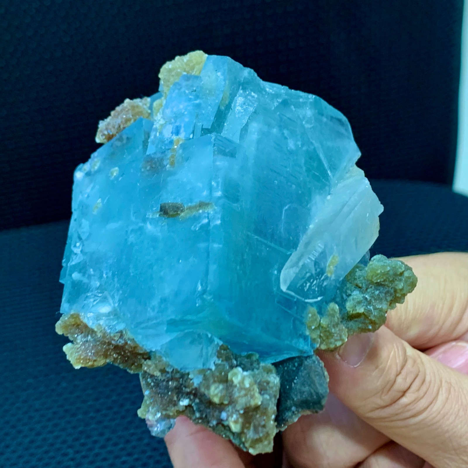 314G Rare transparent blue cubic fluorite mineral crystal sample/China