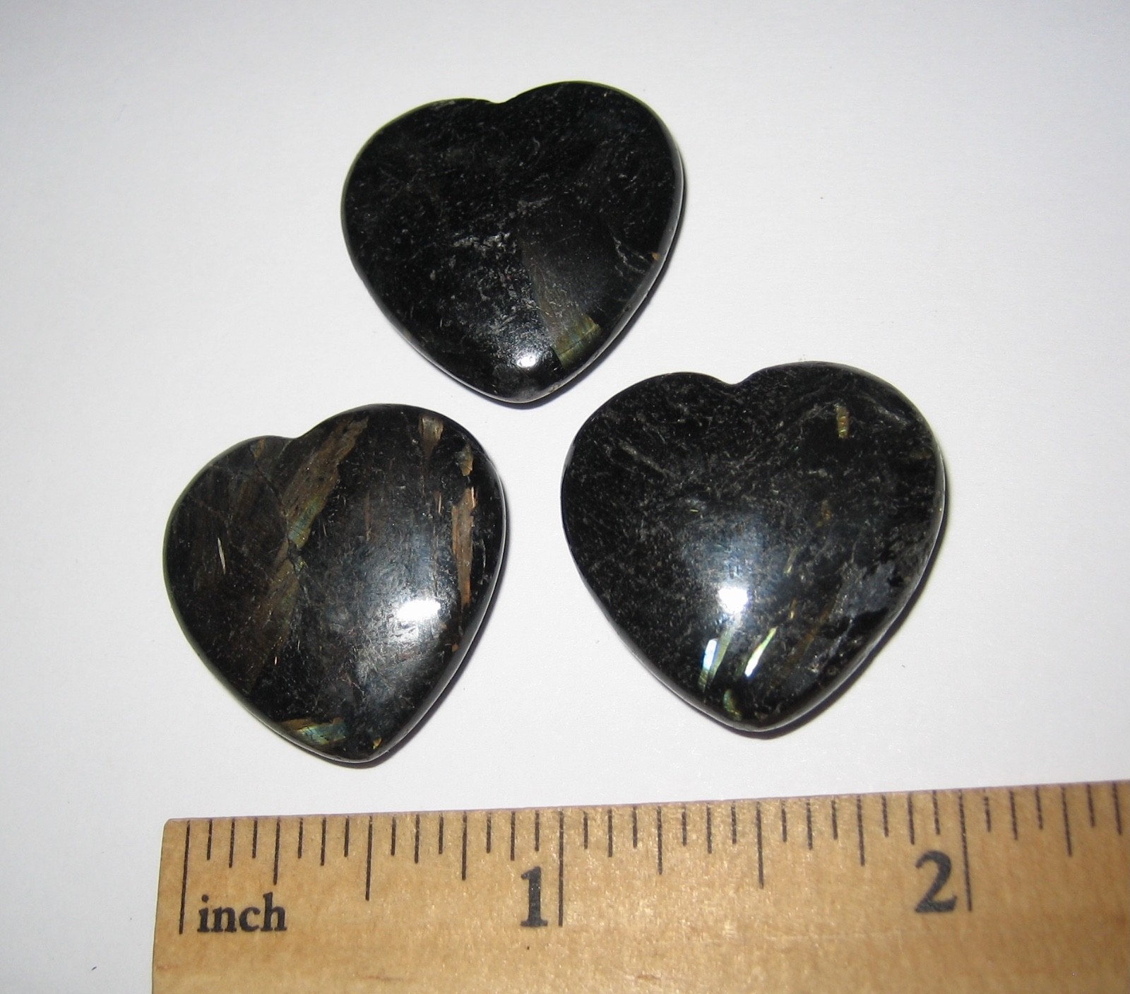 3pc 25mm RARE! POLISHED AUTHENTIC DRILLED NUUMMITE STONE HEARTS GREENLAND 24g *2