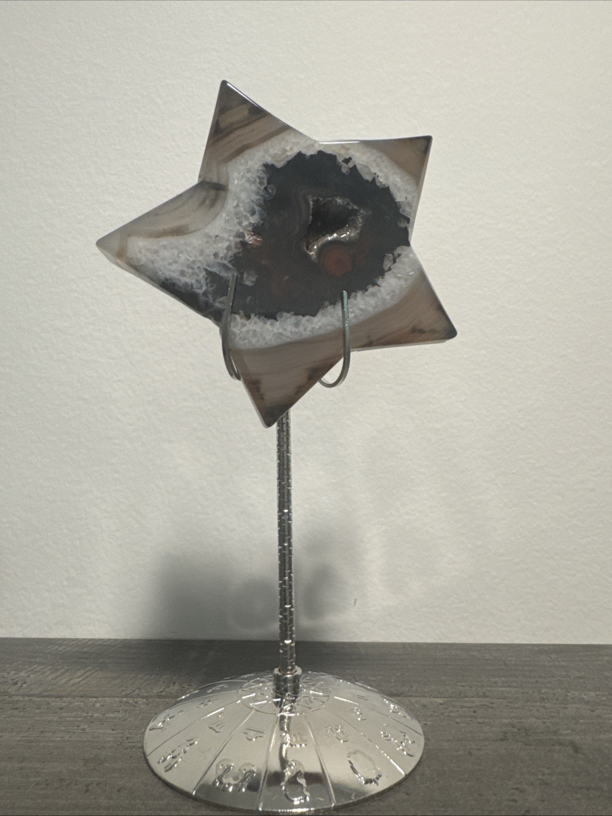 Sardonyx Crystal Star On Metal Stand With Druzy 115 Grams 3.5”