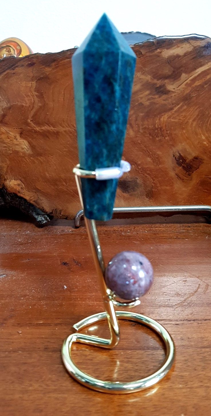 NEON BLUE APATITE SCEPTRE 93 X 29 X 13 MM + CORDIERITE (IOLITE) SPHERE 24 MM