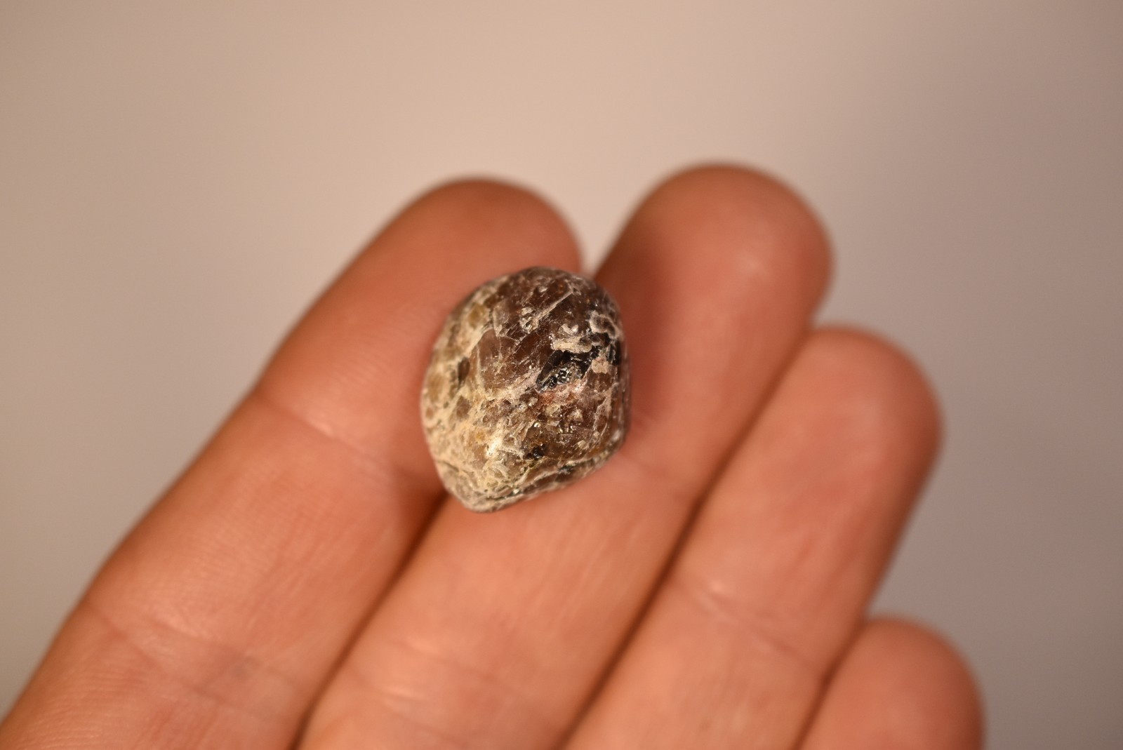*AUSTRALIAN* ZIRCON Tumbled Stone 2cm 12g Natural Stone Harts Range