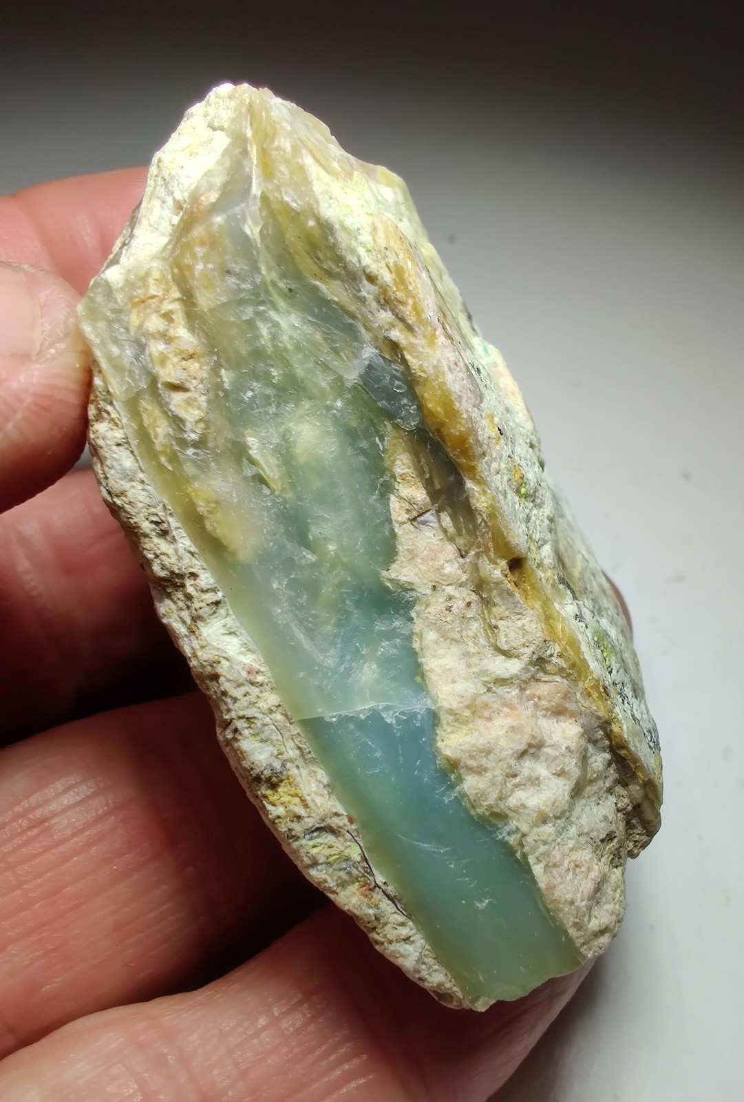 Green and blue Opal specimen, fluorescent. Southern Peru. 76 grams.