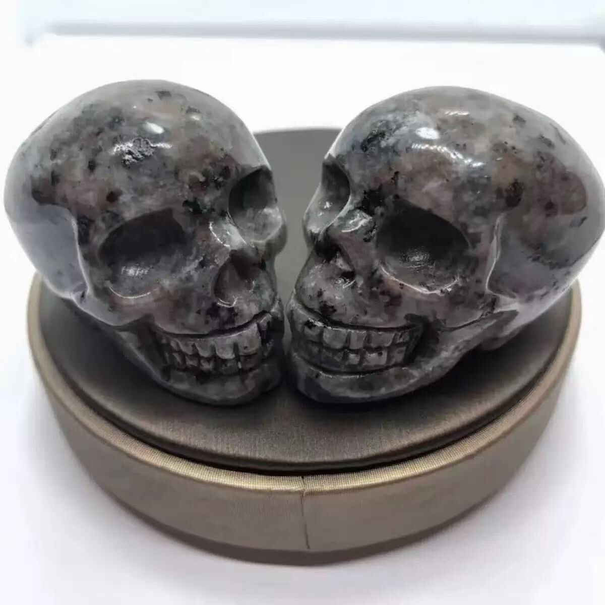 2″Natural Yooperlite Crystal Skull Fluorescent Sodalite Quartz Carving Decor