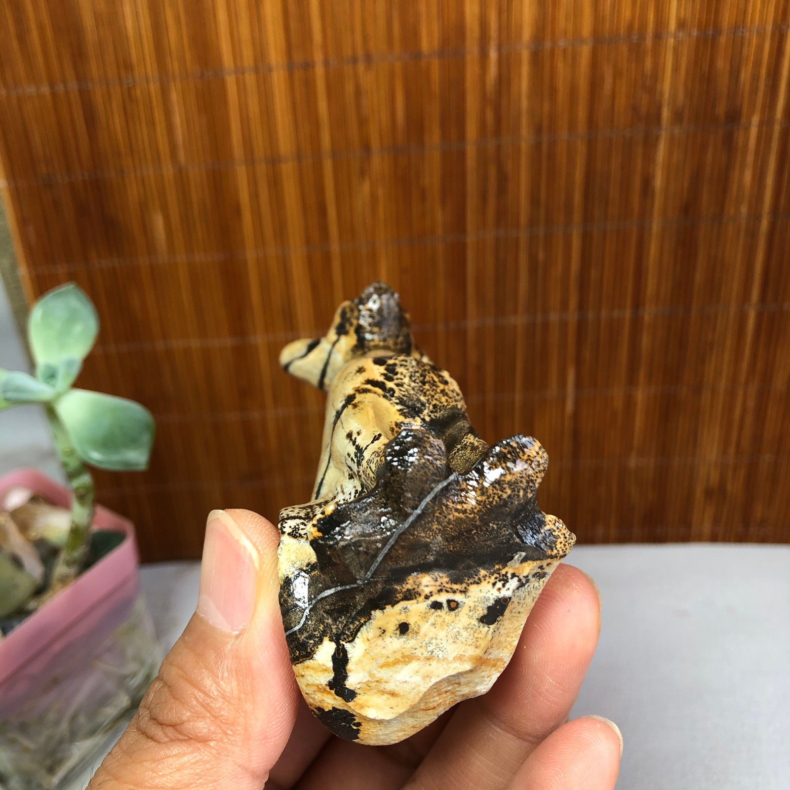 Rare Natural Traditional Chinese Painting Hand Carving Animal Model 109g g8392