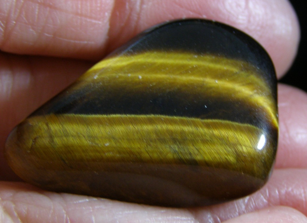 TIGER EYE TUMBLESTONE – 2.8 x 1.9 cms 9.75 gms – STRENGTH, COURAGE #5