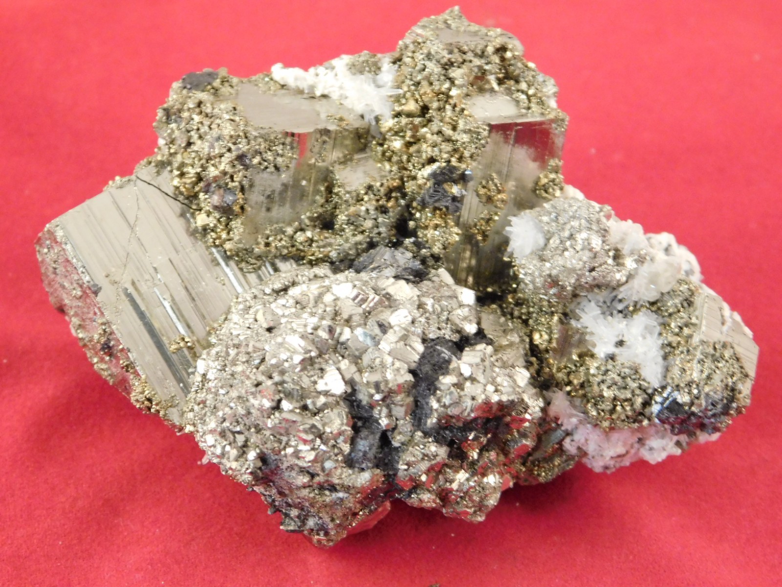 Druzy PYRITE Crystal CUBE Cluster with Sphalerite and Chalcopyrite Peru 198gr