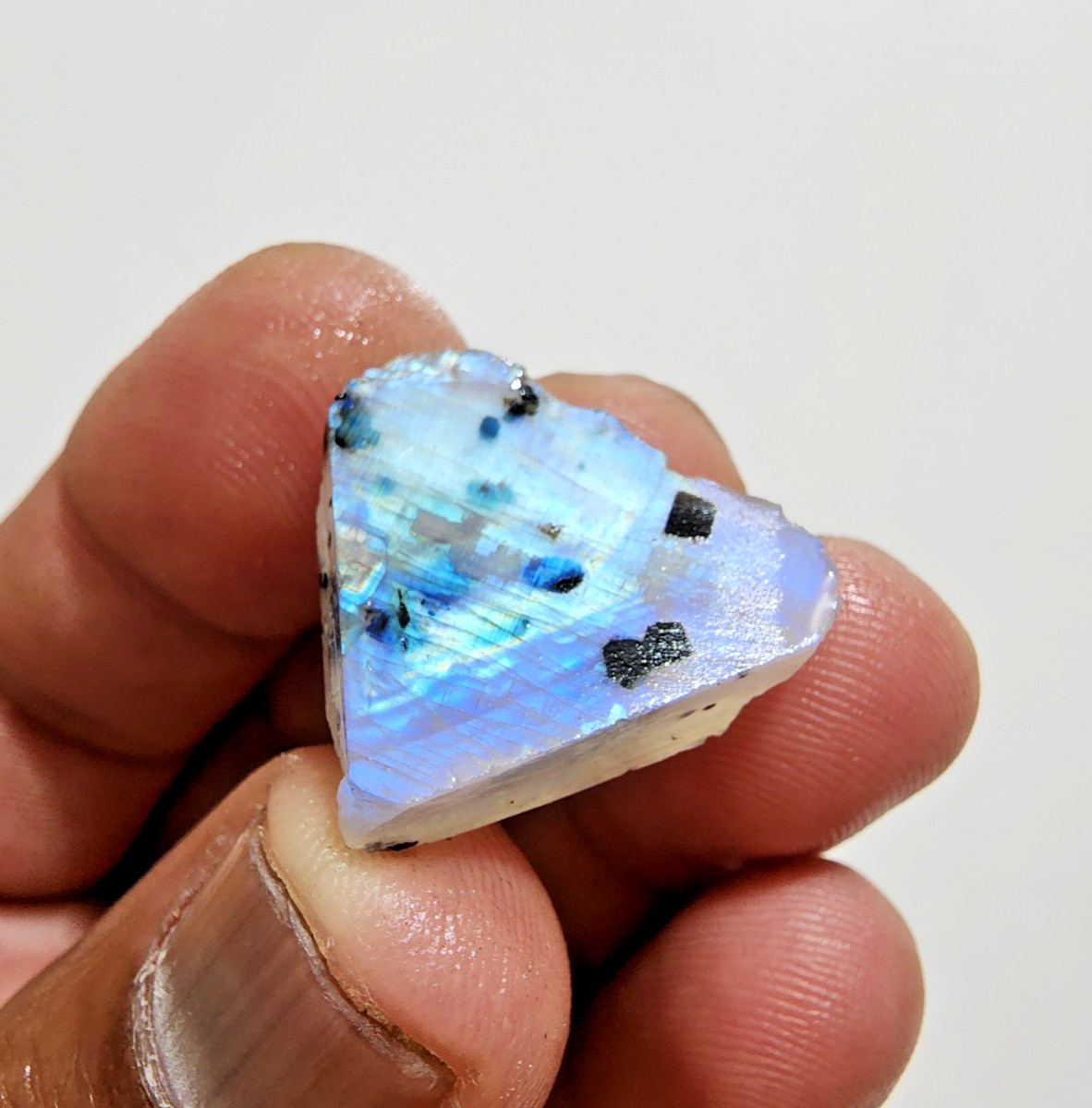 AAA+ Blue Fire White Rainbow Moonstone 29 Crt Rough Loose Gemstone For Jewelry