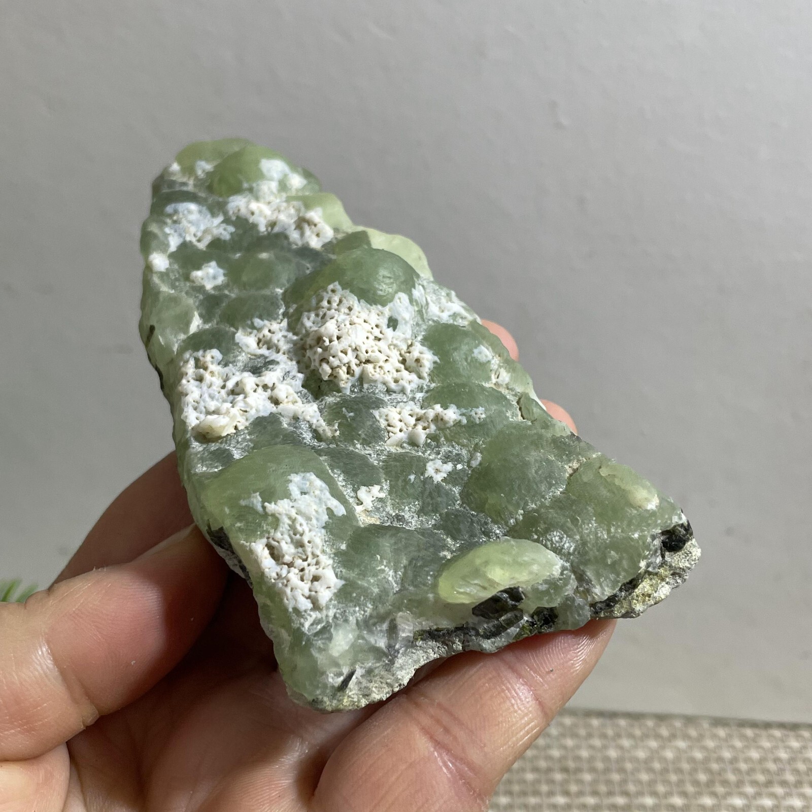 154g green chalcedony grape agate Mineral crystal specimen Indonesia
