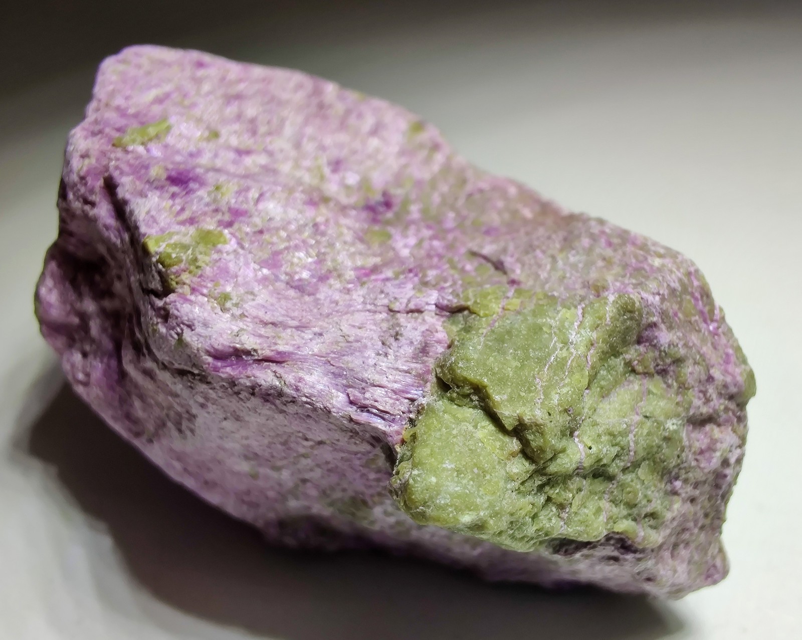 Stichtite with green Serpentine, nice colors. South Africa. 44 grams.