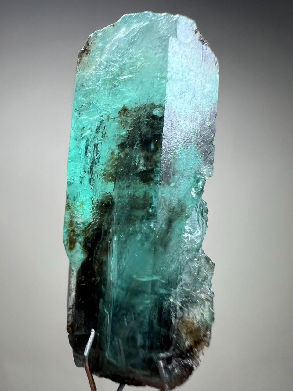 46 CT, Beryl Var! Huge Long Natural Emerald Crystal from KPK Pakistan.