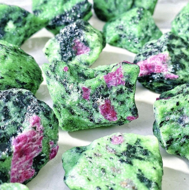 Natural Ruby Zoisite Raw Stone Crystal Mineral Specimen Healing Energy Gifts
