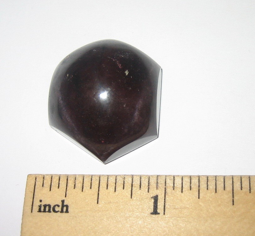 23 x 24mm HAND POLISHED RED ‘STAR GARNET’ CRYSTAL STONE CAB WITH TRAPICHE 17.3g