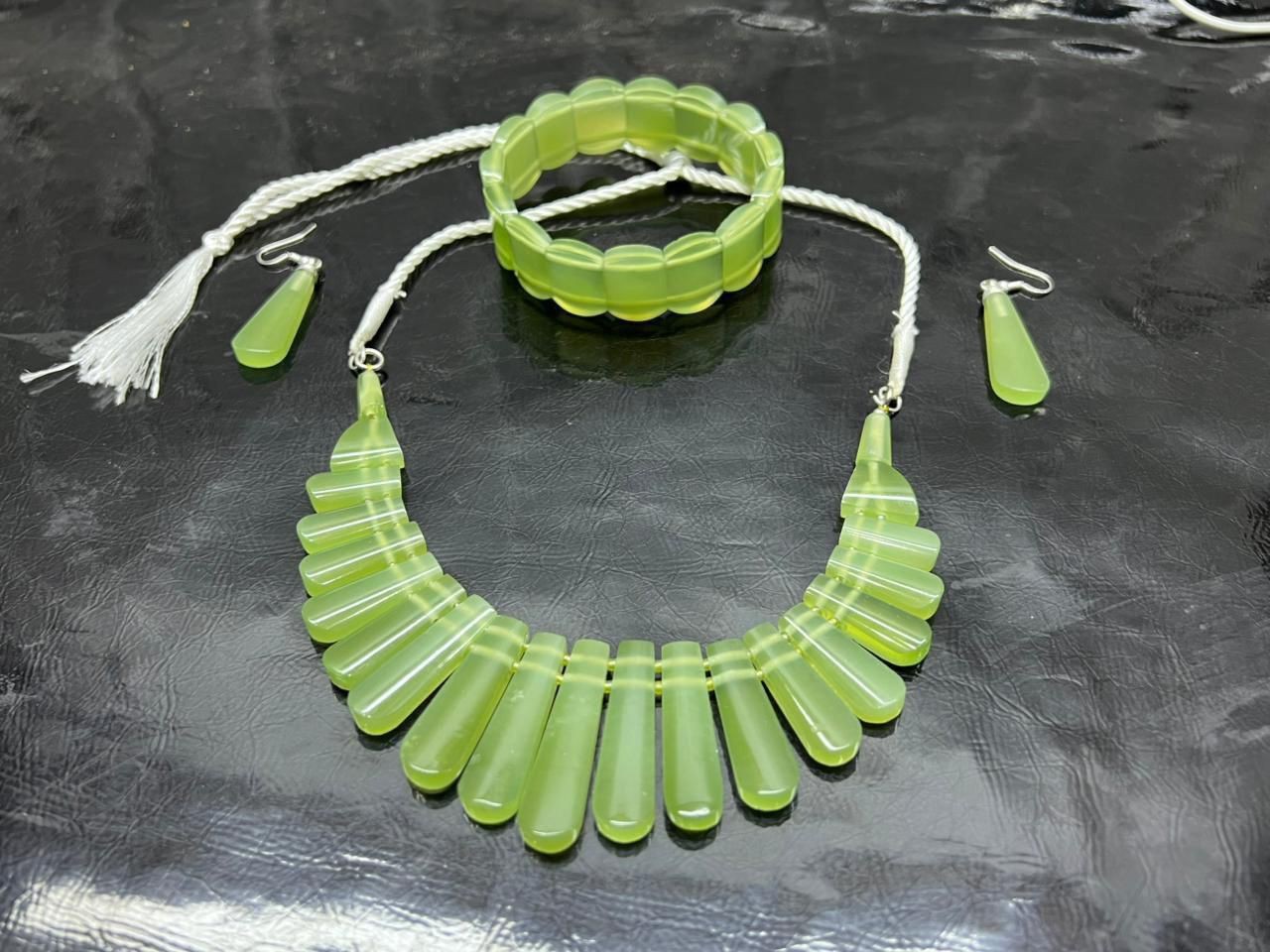 Natural Serpentine Top quality from Afghanistan necklace earrings and bracelet