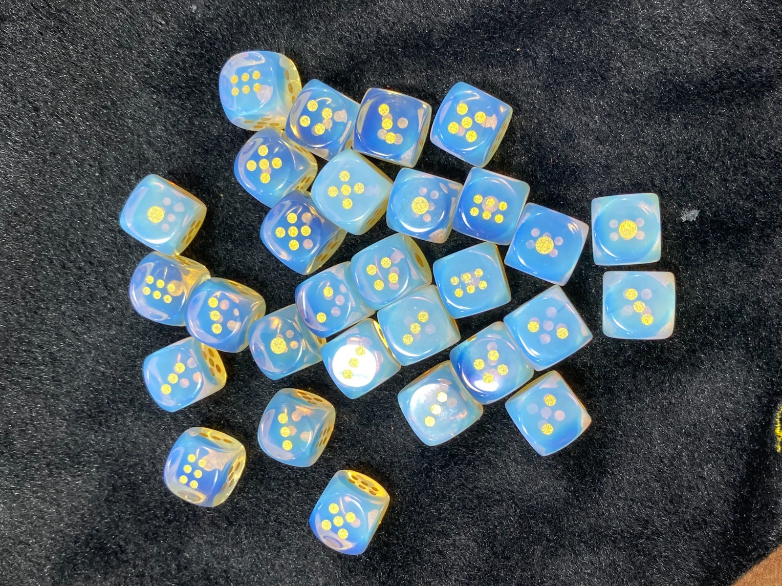 2pcs Opalite Hand Carved dice Quartz Crystal Reiki Healing Gift Decor Randomly