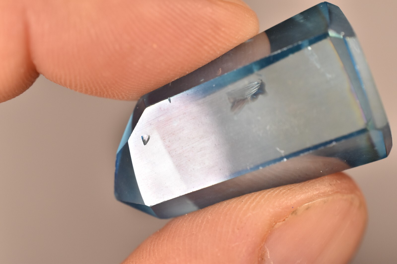*AQUA AURA* Generator 3.2cm 13.7g *CLEAR* Quartz, Gold Fumes, Throat Chakra