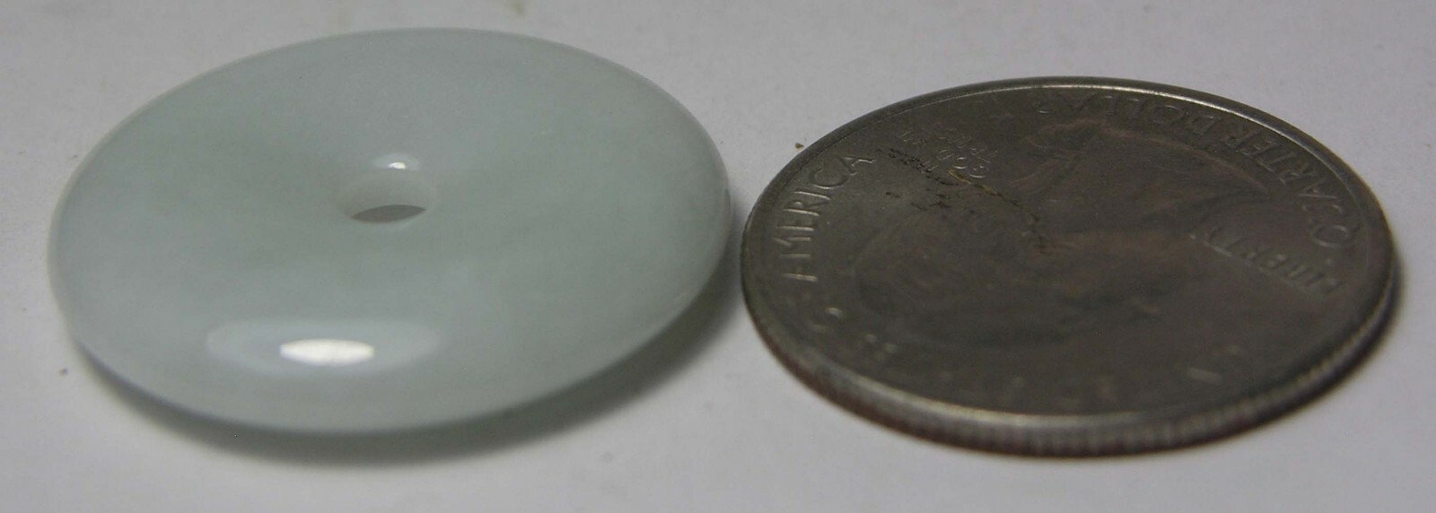 #8 100% Natural 33.00ct Untreated Green Jade Donut Shape Pendant 6.60g 26.00mm