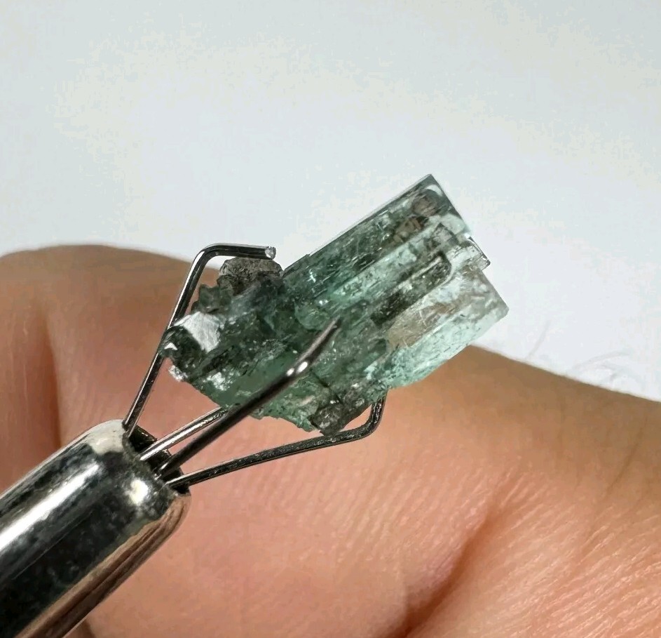 NATURAL EMERALD CRYSTAL GOOD QUALITY FROM MUZO COLOMBIA 2.40 Ct.