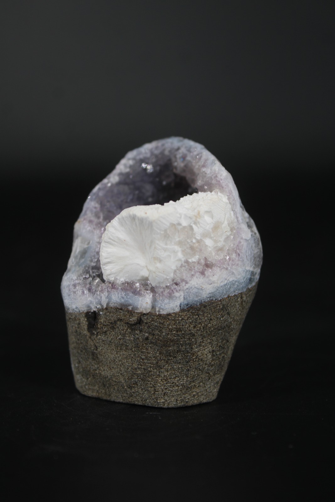 Natural Amethyst Geode Stilbite 160g Purple Crystal 6x4cm