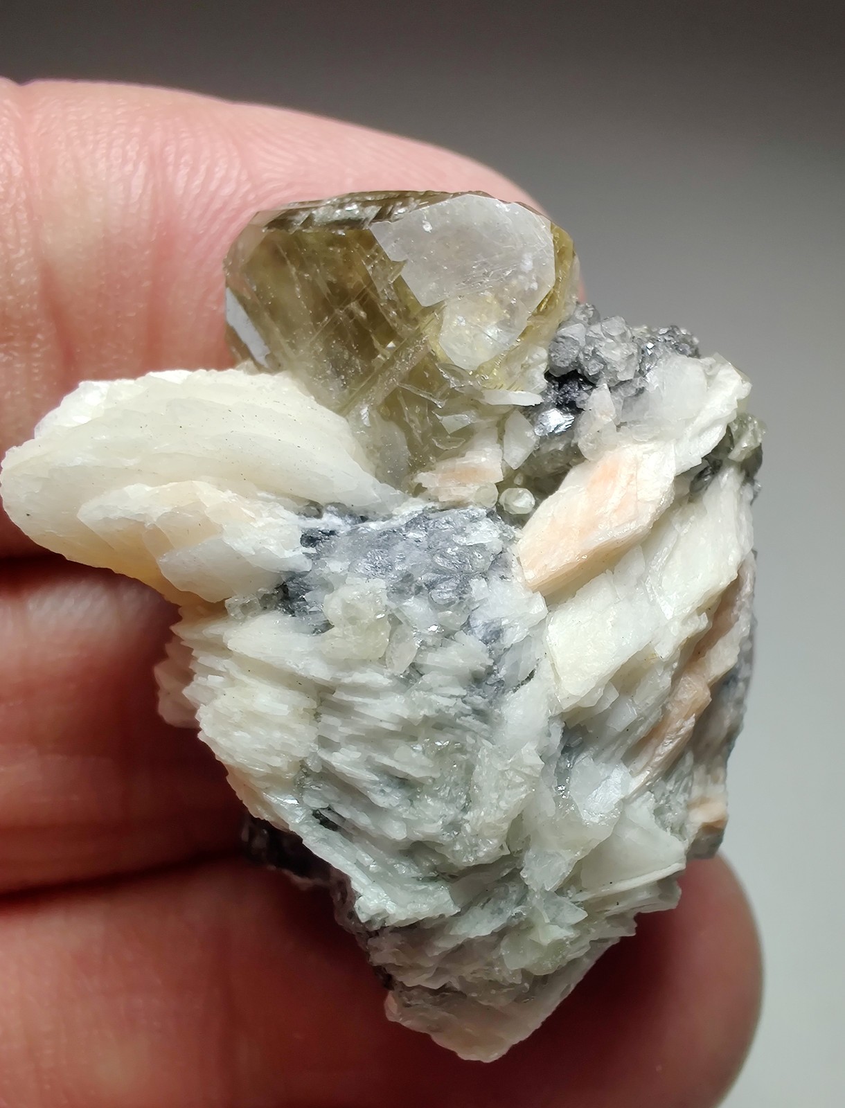 Excellent Cerussite crystal with Barite on Galena, UV. Morocco. 42 grams.