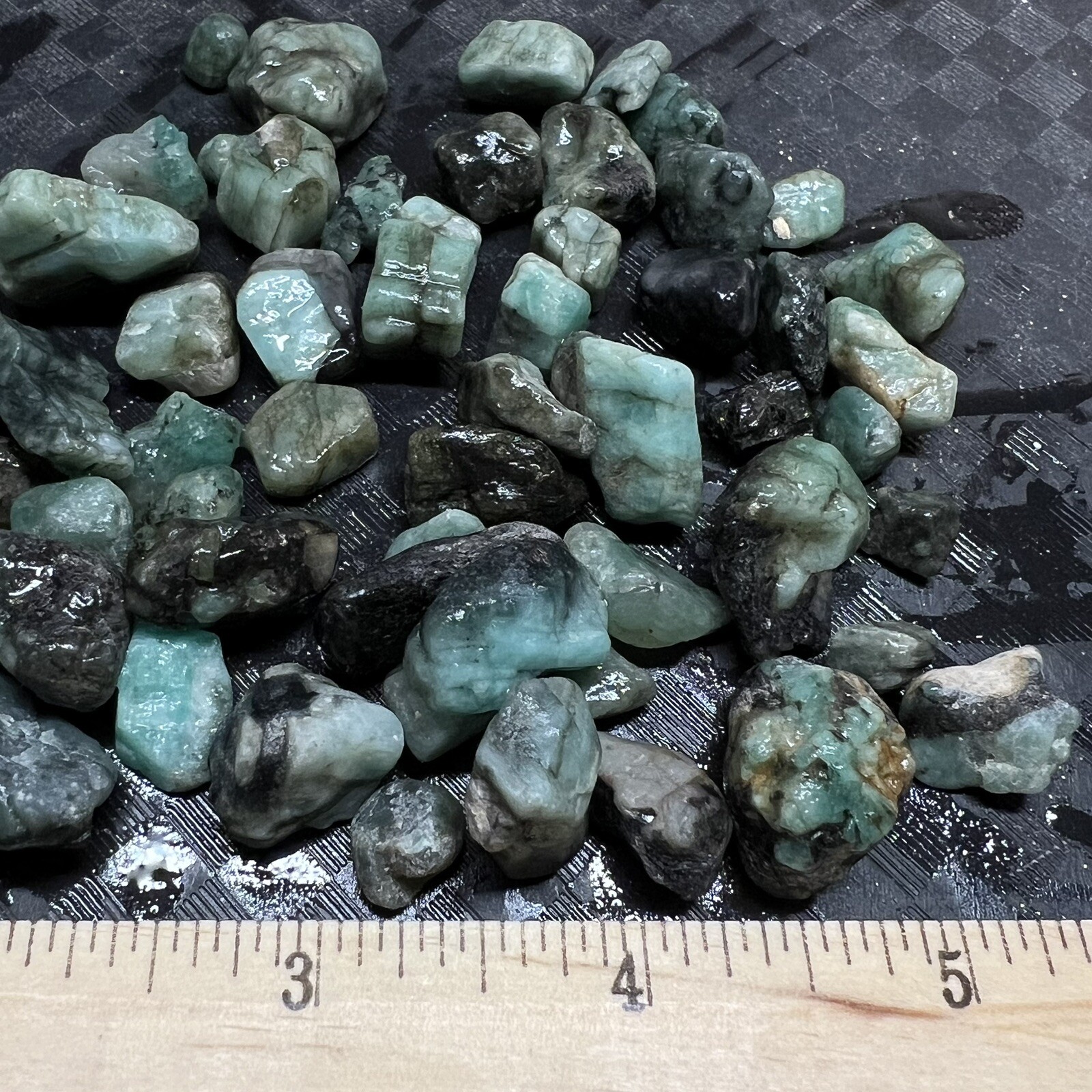 Emerald Rough High Grade – 1/4 Pound