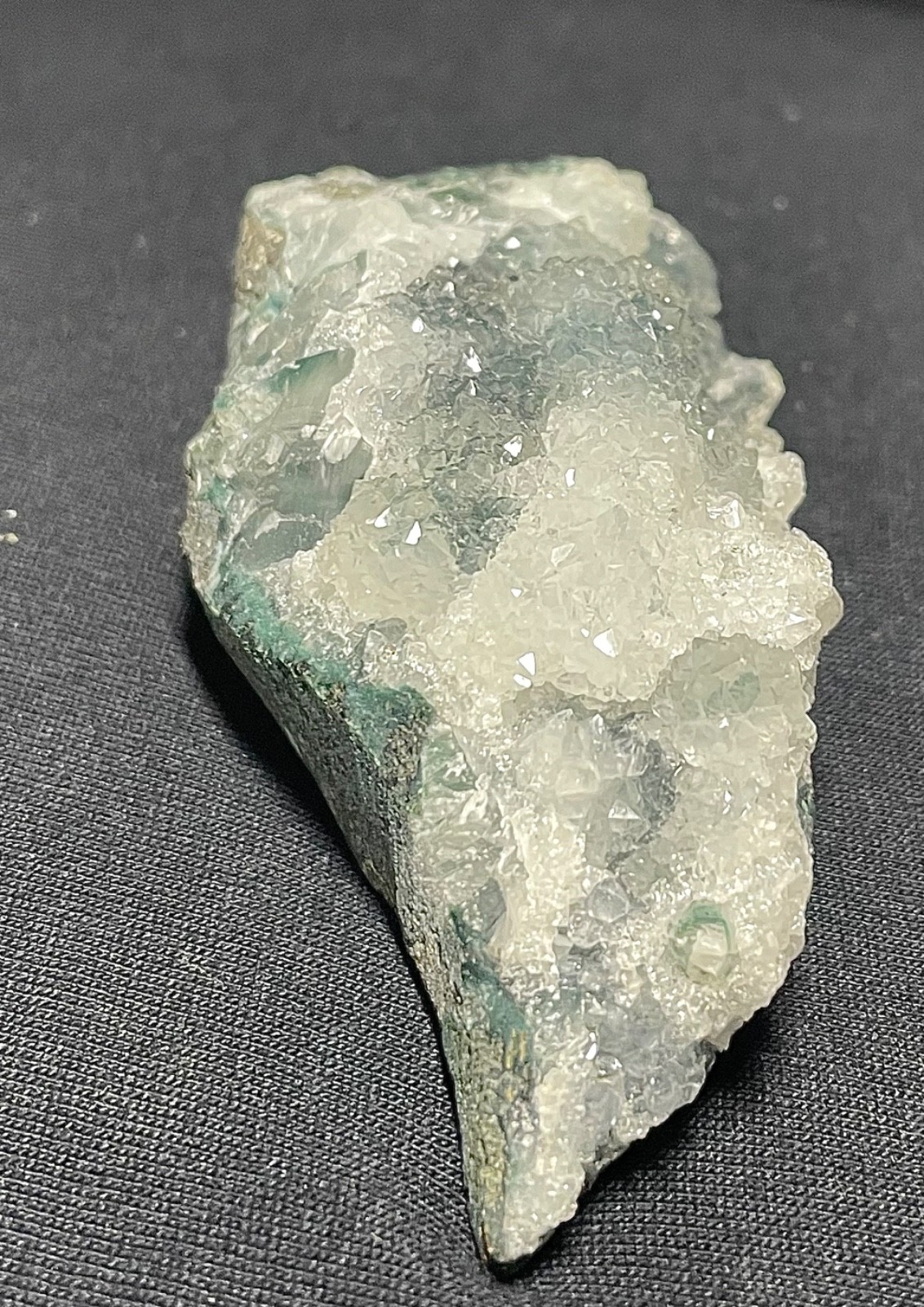 Natural green / white shiny quartz cluster mineral specimens 117gr 9×4.5×2.5 cm