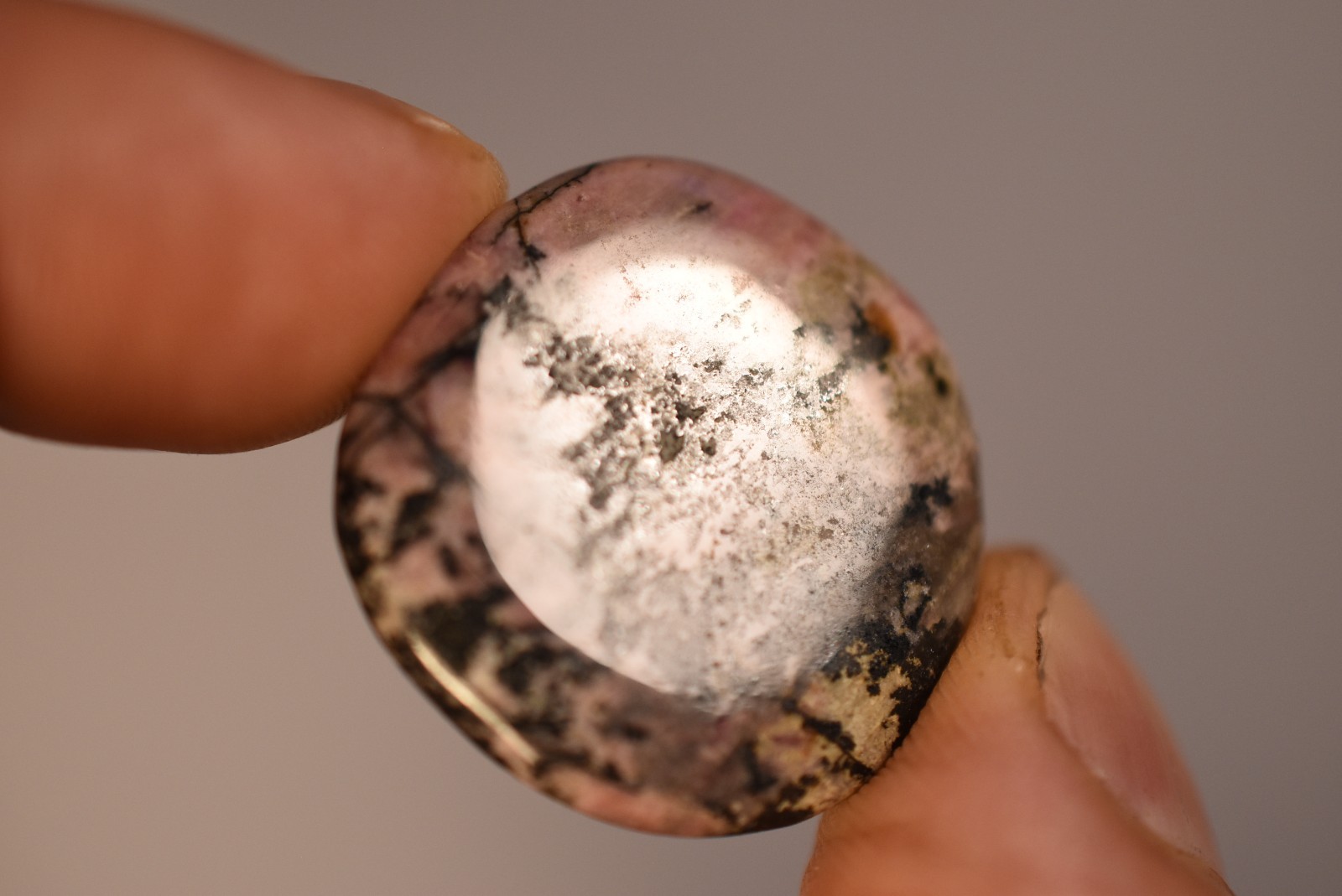 *RHODONITE* Flat Stone 2.7cm 9.3g Worry Palm Thumb Love Relaxation