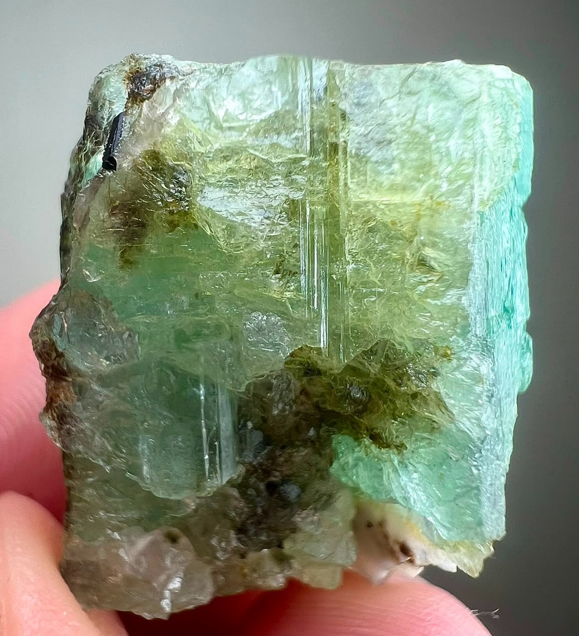 91 CT, Beryl Var! High Quality Natural Emerald Huge Crystal From Kpk Pakistan