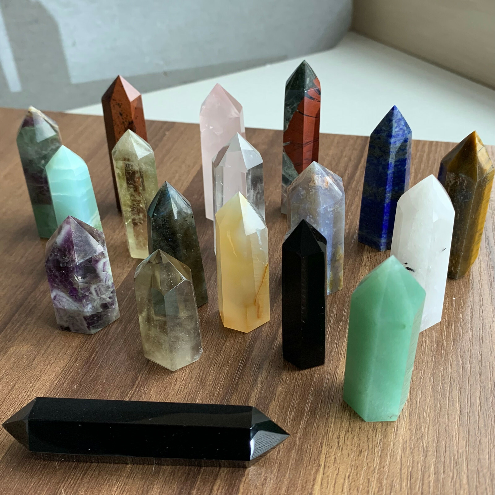 send randomly 18pcs a lot Natural quartz obelisk crystal wand point healing