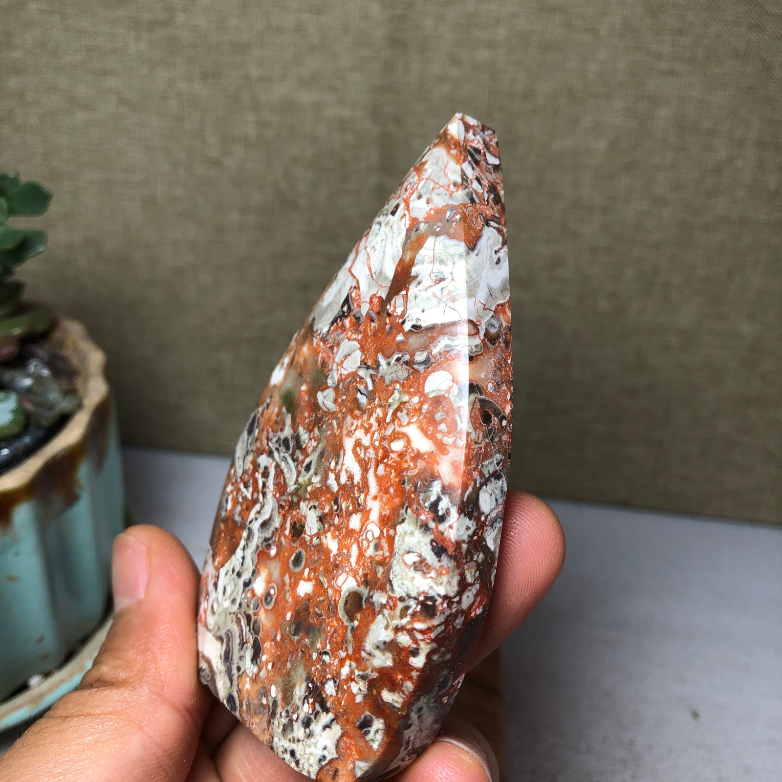 Natural l Indonesian Bloodstone agate point leaf Crystal specimens 105g A4924
