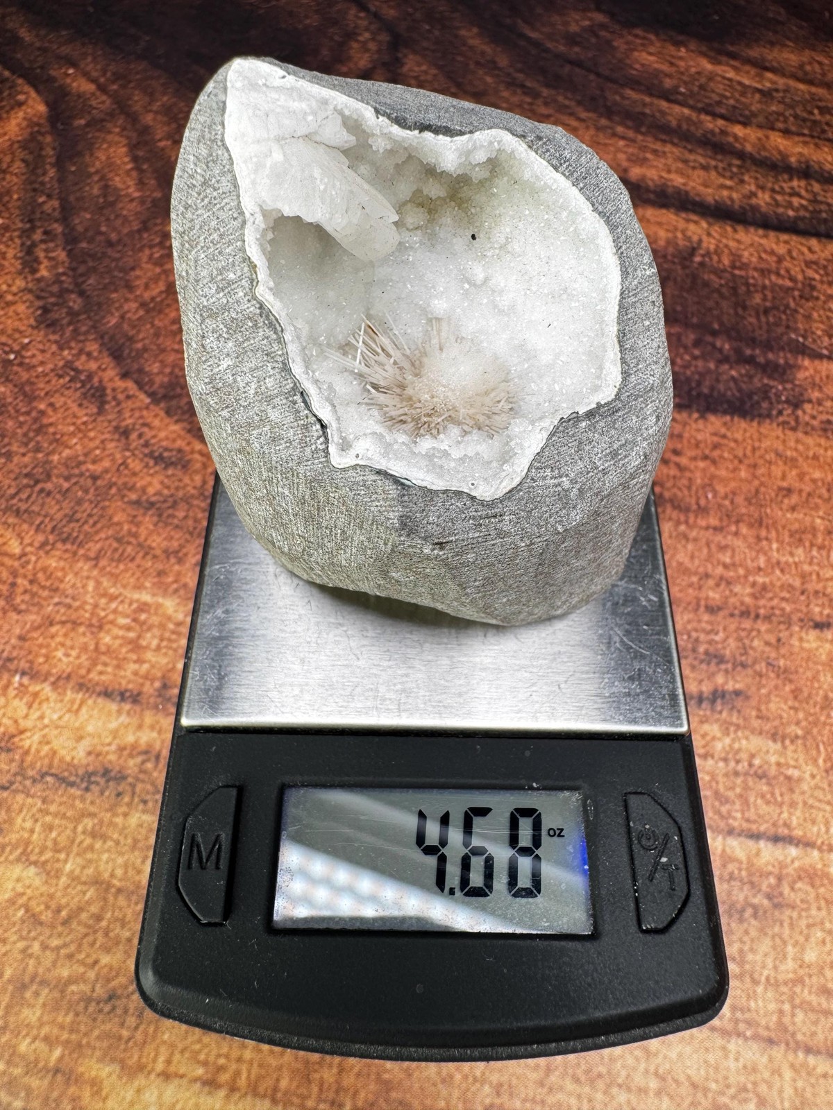 White Spray Scolecite and Crystalized Quartz geode from India – 132.8g – 4.68oz