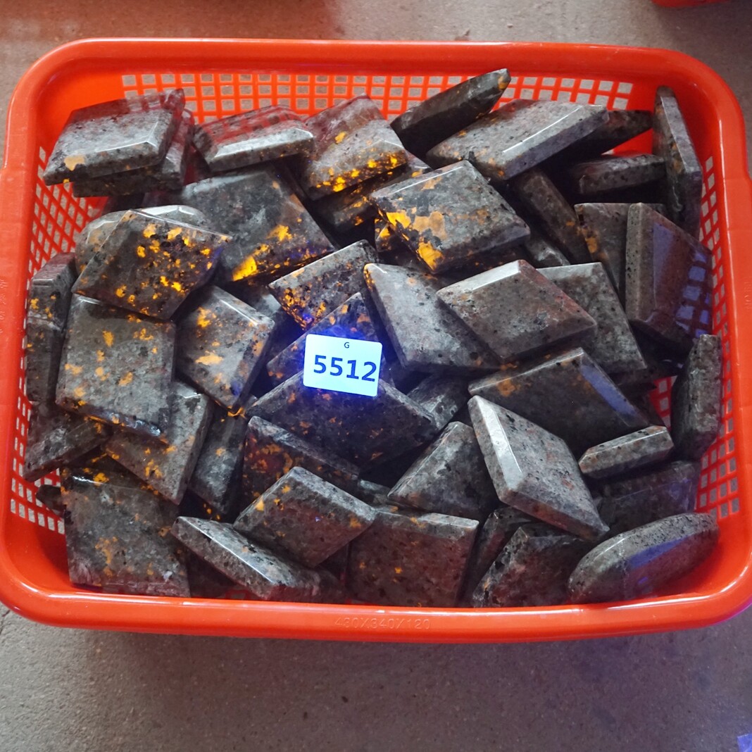 3.4LB 10Pcs Yooperlite Fire Palm Stone Crystal Rhombus Flashing Flame Under UV