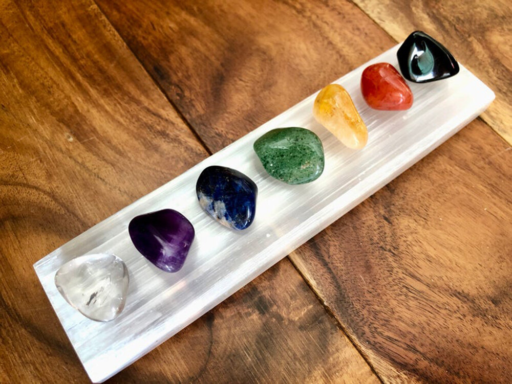 7 Chakra Stones Chunks Set With Selenite Charging Plate & Chakra Healing Guide