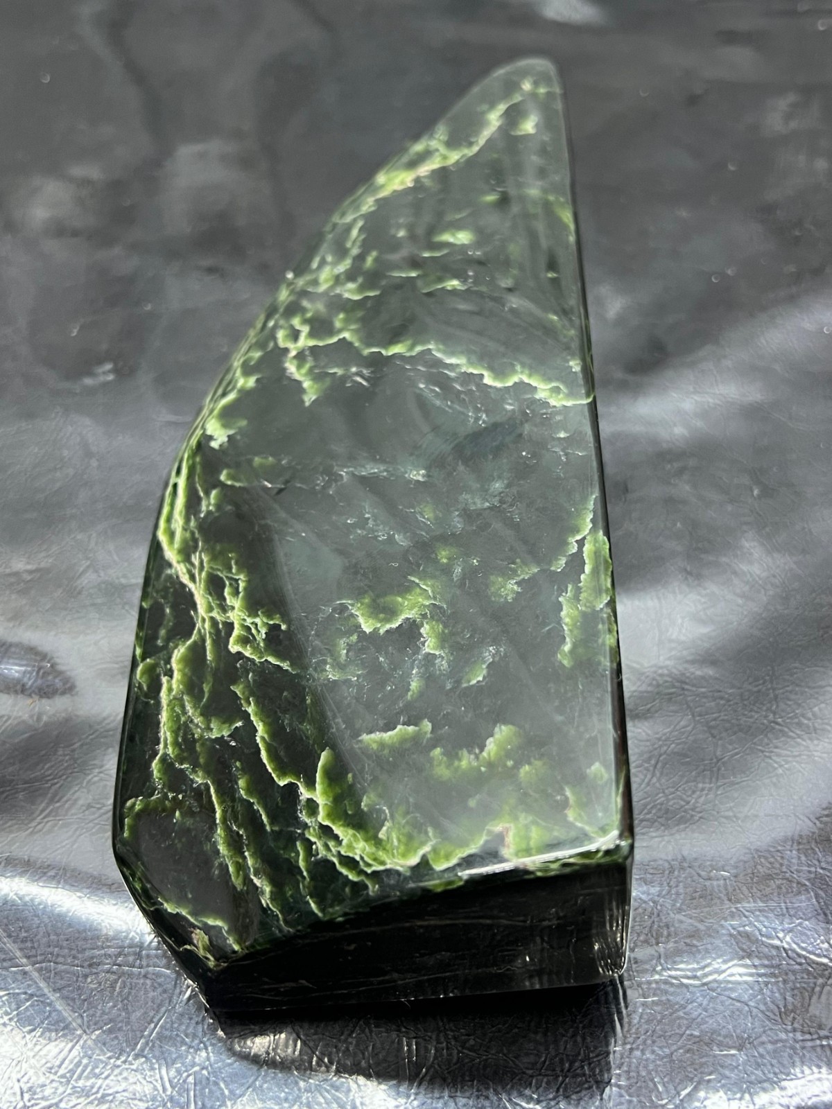 1.9kg Nephrite Jade Polished Stone Natural Green Crystal Mineral Specimen.
