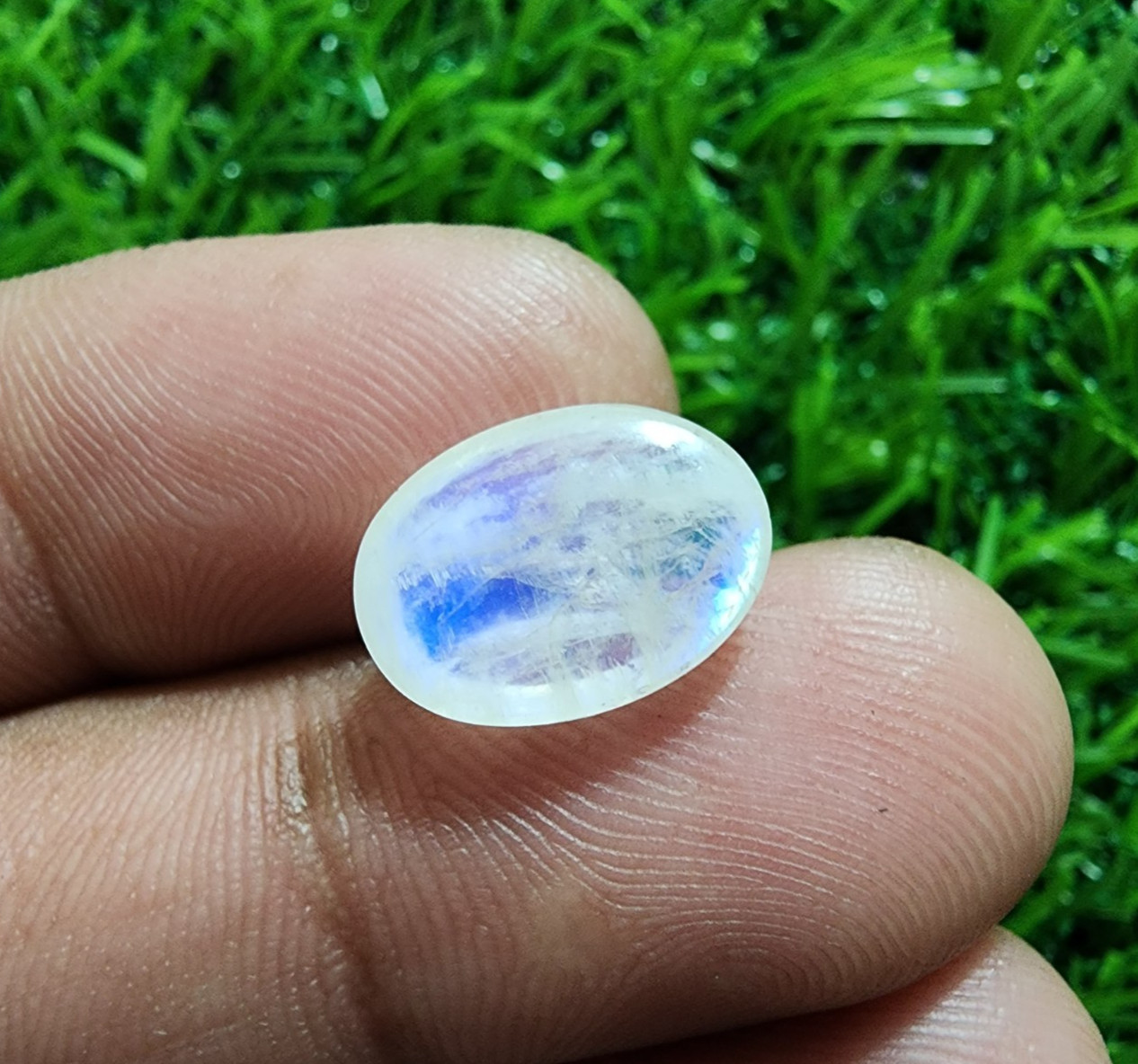 Attractive Unique Rainbow Moonstone 5.85 Crt Cabochon Oval Shape Loose Gemstone