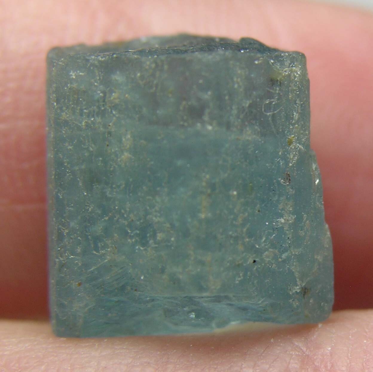 15.05ct Vietnam 100% Natural Rough Aquamarine Crystal Stick Specimen 3.00g 13mm