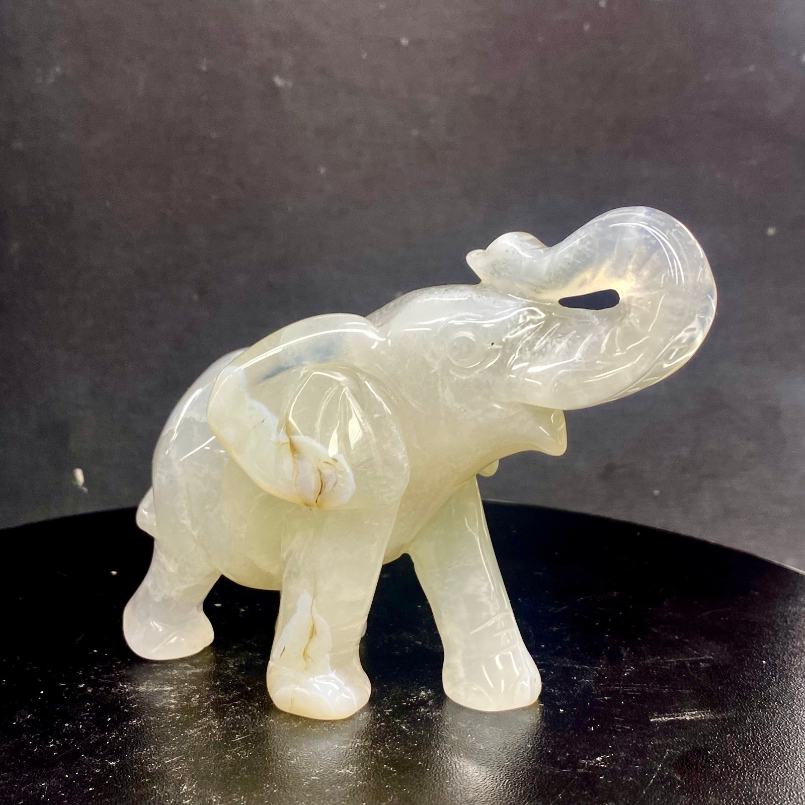 300G Natural agate carved crystal elephant realistic crystal therapy
