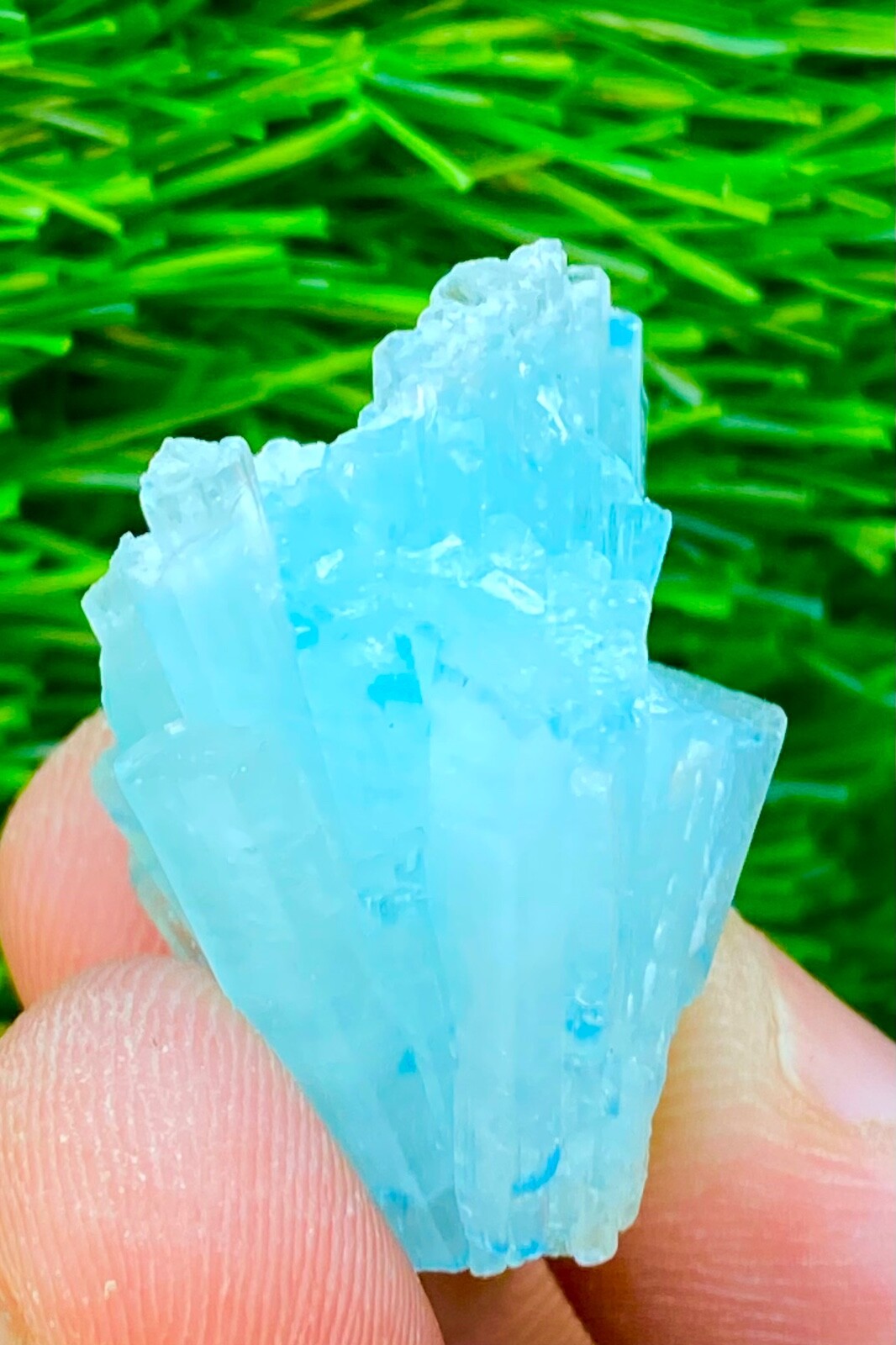75 carats beautiful top blue cluster aquamarine cluster spray combine with black