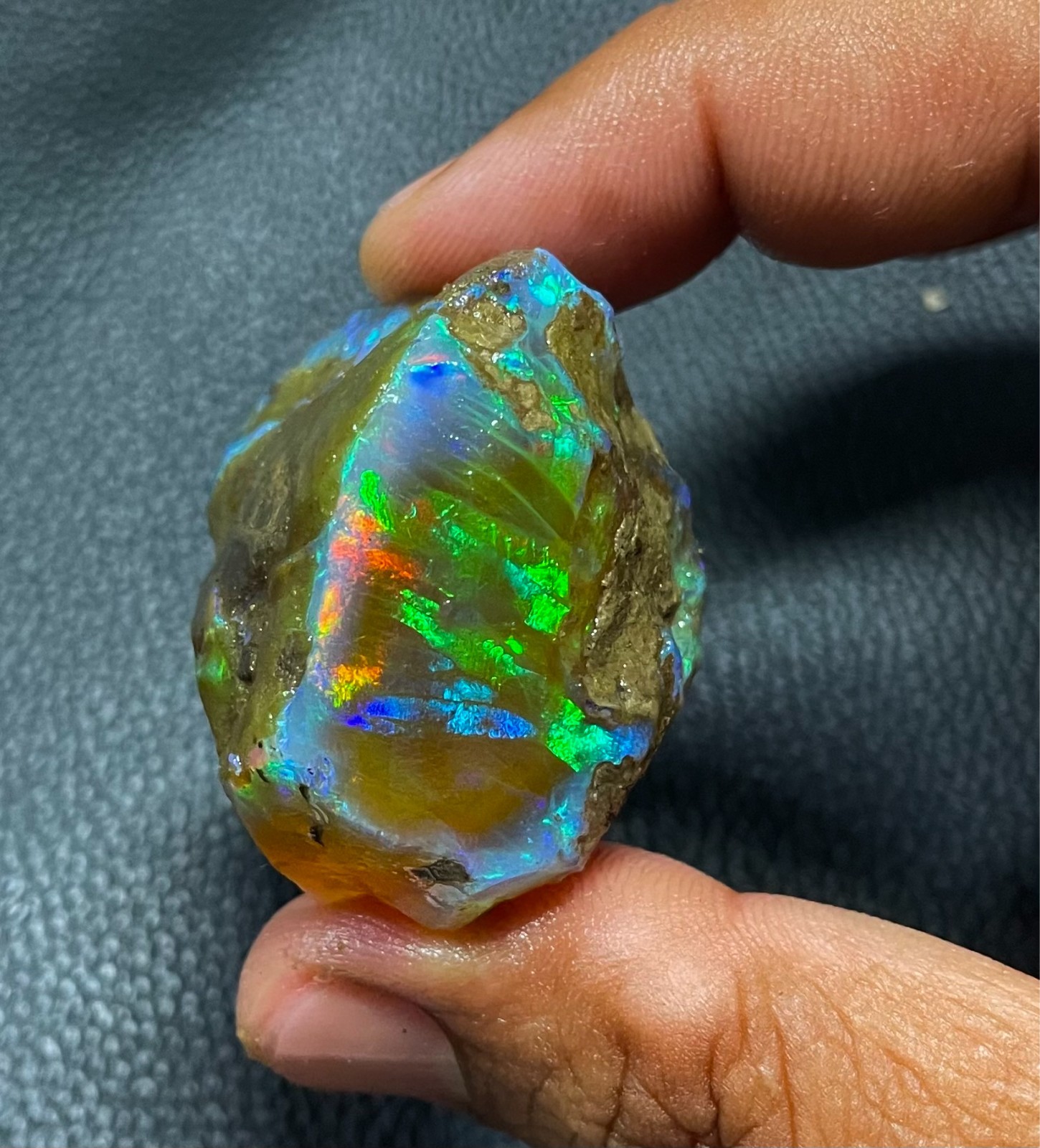 AA+ Ethiopian Opal Oil Rough Entreated Welo Fire Opal Multi Color Flash 192.8Cts